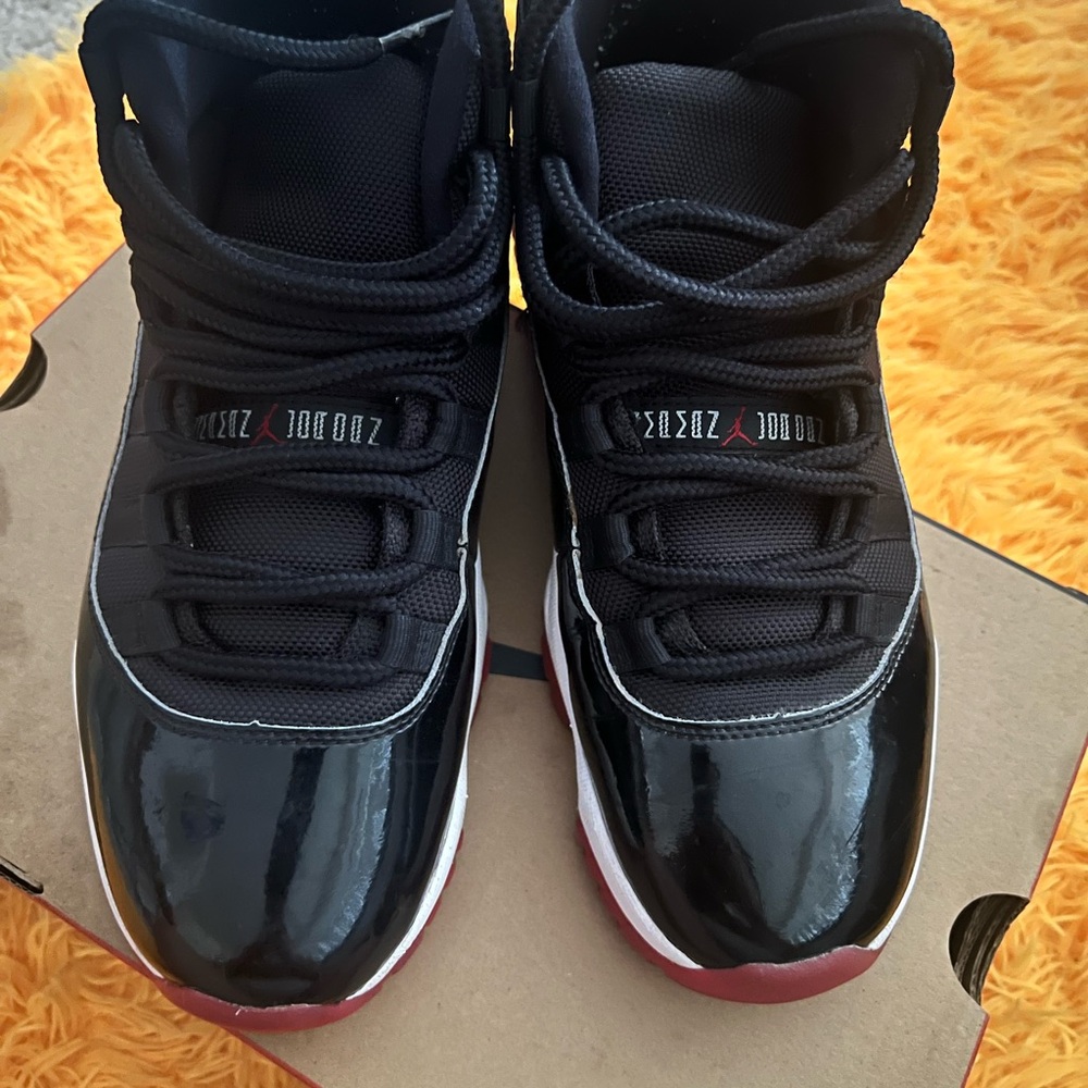 Air Jordan Retro Bred 11 - Picture 2 of 9